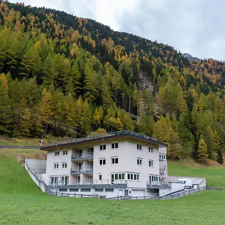 International House Zw 3 *