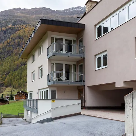 International House Zw 3 Apartment