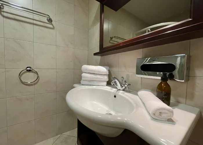 International House Zw 3 *